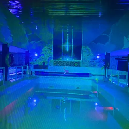 Vila Piscine Interieur Pour Vos Fetes Privees Saint-Philbert-de-Bouaine